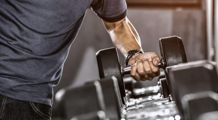 Kettlebells or Dumbbells: The Ultimate Showdown for Muscle Building and Strength Gain!